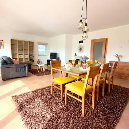 Sunlight Villa • Centro Lourinha • Vista Parque Tatil Evi *