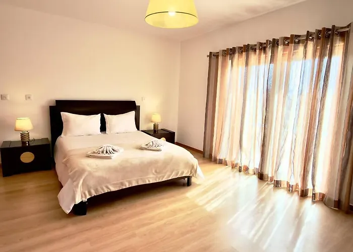 Sunlight Villa • Centro Lourinha • Vista Parque Tatil Evi Lourinhã