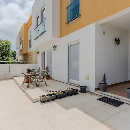 Sunlight Villa • Centro Lourinha • Vista Parque 別荘 *