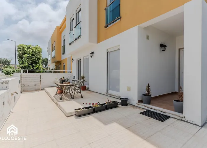 Sunlight Villa • Centro Lourinha • Vista Parque 別荘 *