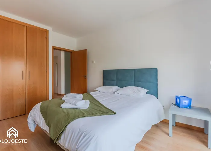 Sunlight Villa • Centro Lourinha • Vista Parque 別荘 *