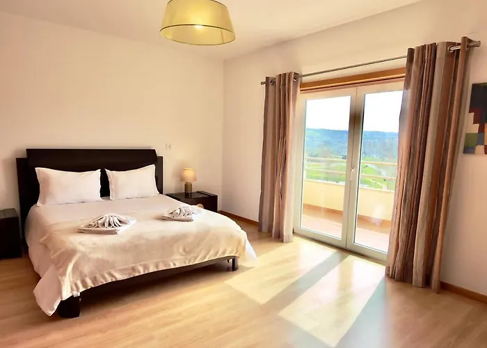 Sunlight Villa • Centro Lourinha • Vista Parque * Lourinhã